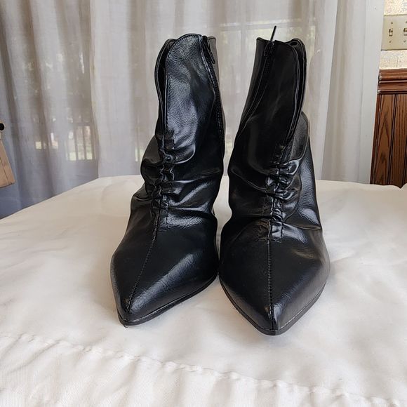 Women's Black Ruched Detail Pointed Toe Bootie Size 9 - Picture 1 of 4